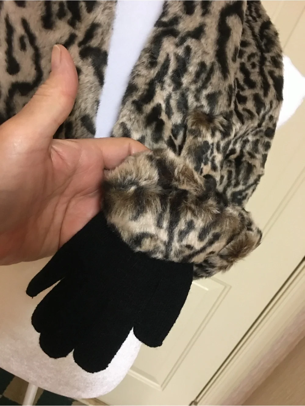Vintage Leopard Print Faux Fur Scarf and glove set - Black & Brown